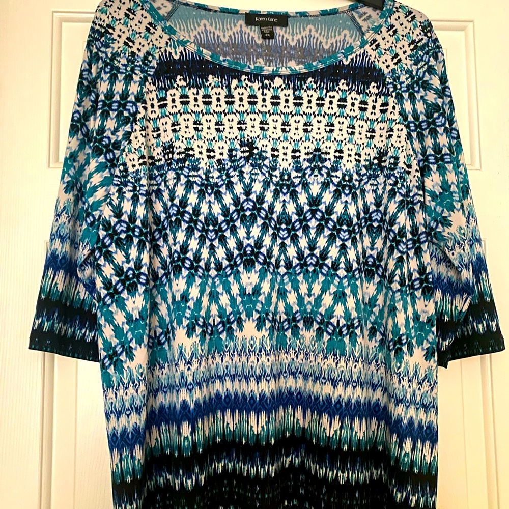 Karen Kane multicolored top. 2X